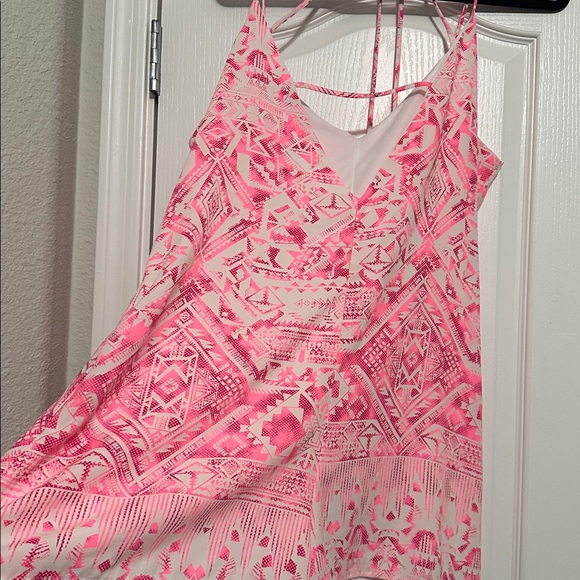 Caramel Pink and White Patterned Strappy Romper size large - Picture 4 of 7